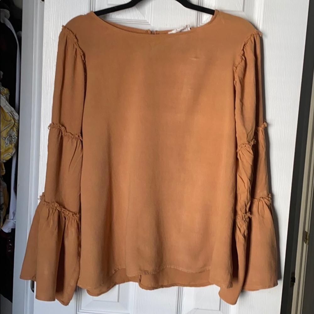 Cute light brown flowy top!